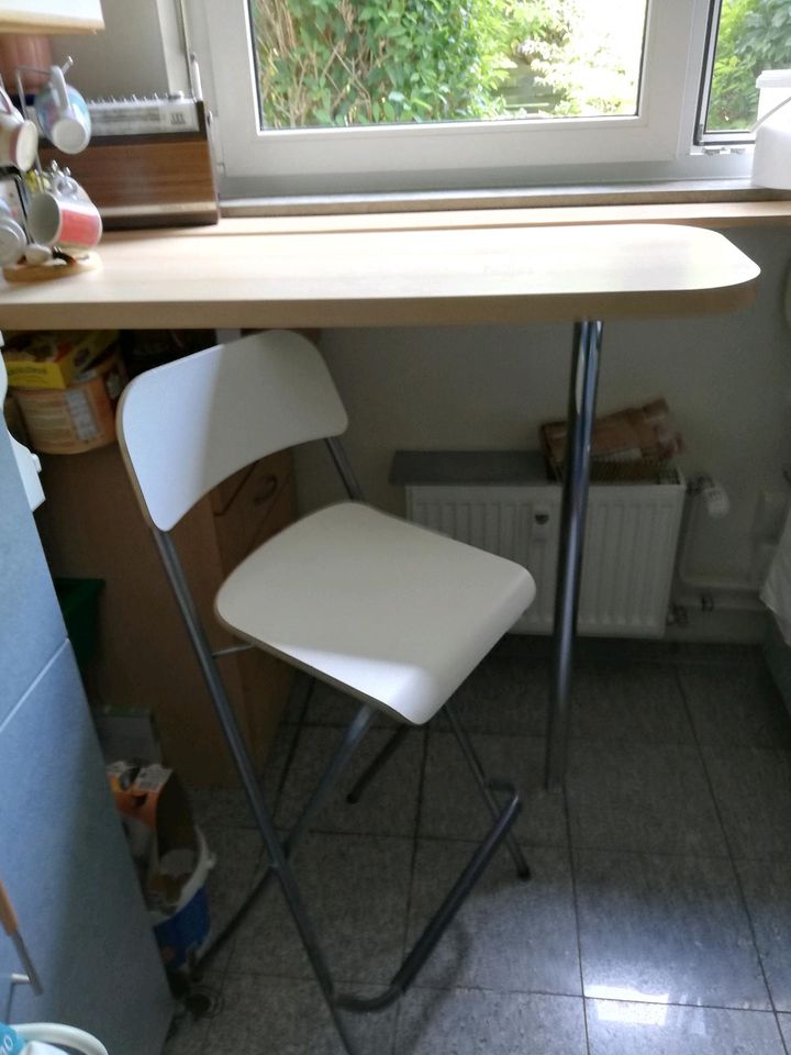 Bartisch mit 1 Barhocker von Ikea in Bietigheim-Bissingen