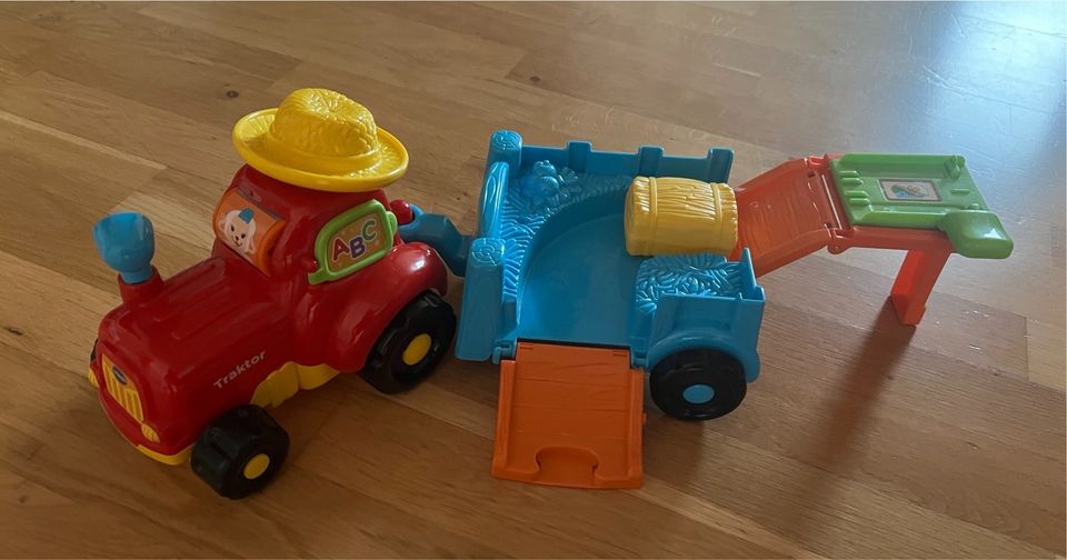 Tut tut (Vtech) Traktor mit Anhänger in Böblingen