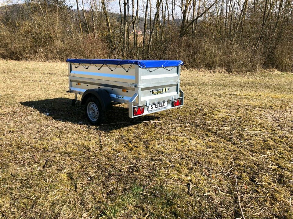 Stedele Stahl Anhänger 750 kg mit Bordwandaufsatz und Flachplane in Woerth an der Donau