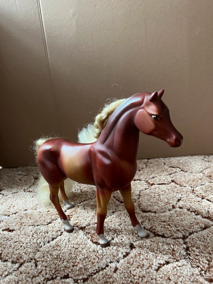 Barbie mit Pferd und Pferdestall in Haldensleben