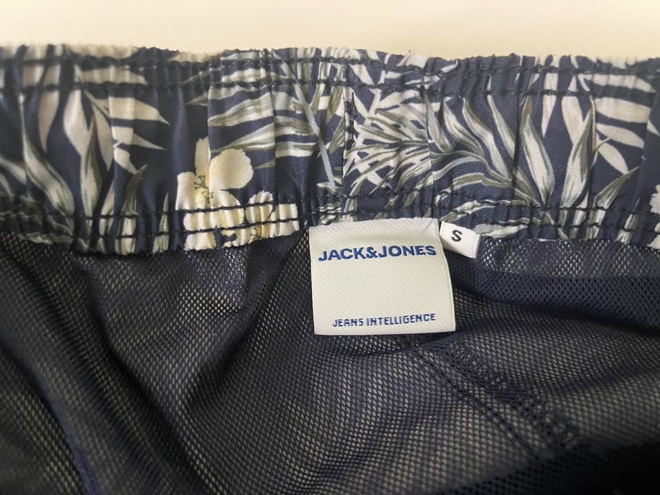 Jack&Jones Badeshorts bunt Größe S in Burgdorf