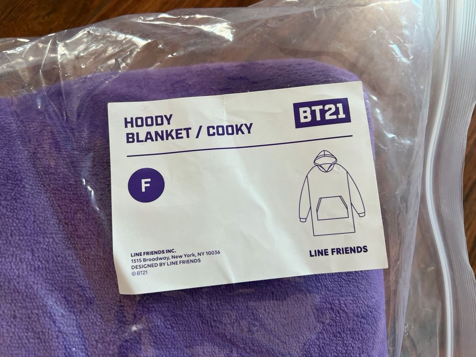 BT21 Cooky Blanket Hoodie/Hoody holiday 2021 edition (wie Oodie) in Düsseldorf