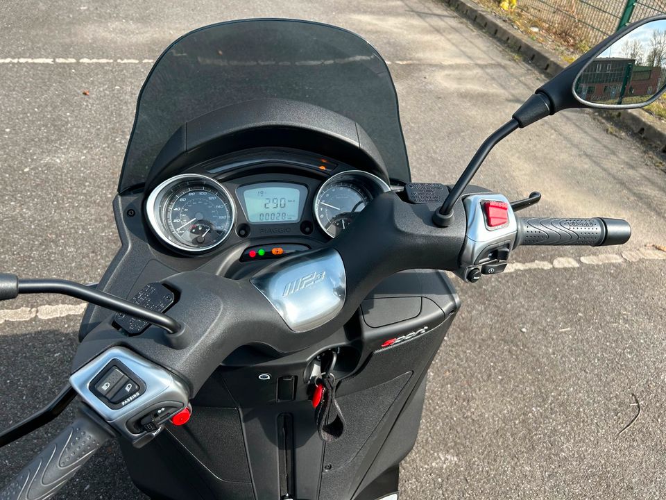 Piaggio MP3 300 HPE Roller mieten leihen in Lünen