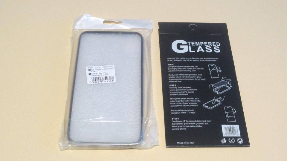 Samsung Galaxy A10 Set: Schwarze Hülle & Tempered Glass 9H in Köln