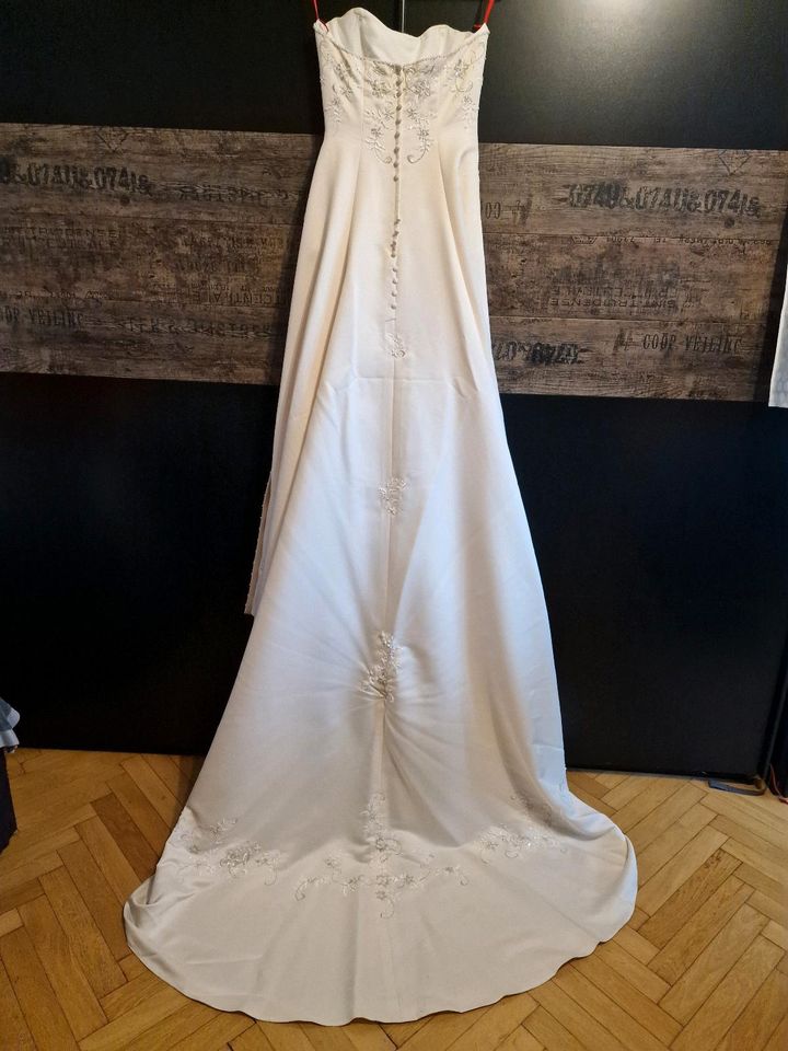 Hochzeitskleid / Brautkleid in Zwickau