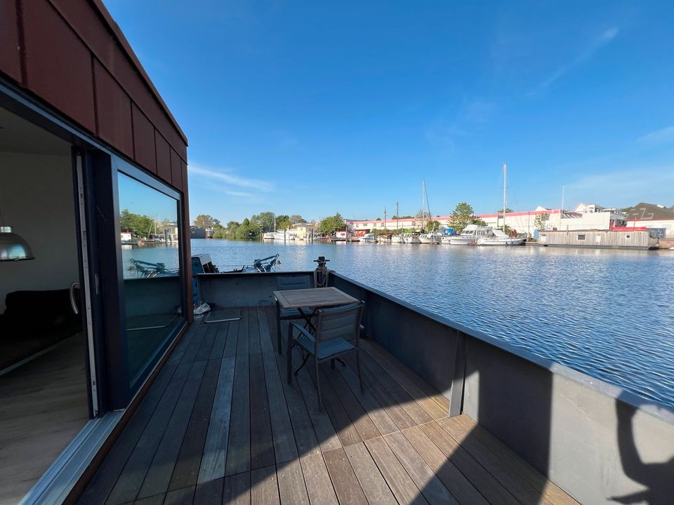 Traumhafte Wohnung auf dem Wasser im Harburger Hafen in Hamburg