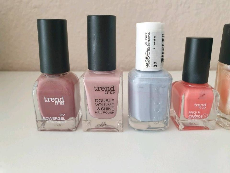 Verschiedene Nagellacke Essie Make Up Factory Trend it up / Ab 1€ in Schorndorf