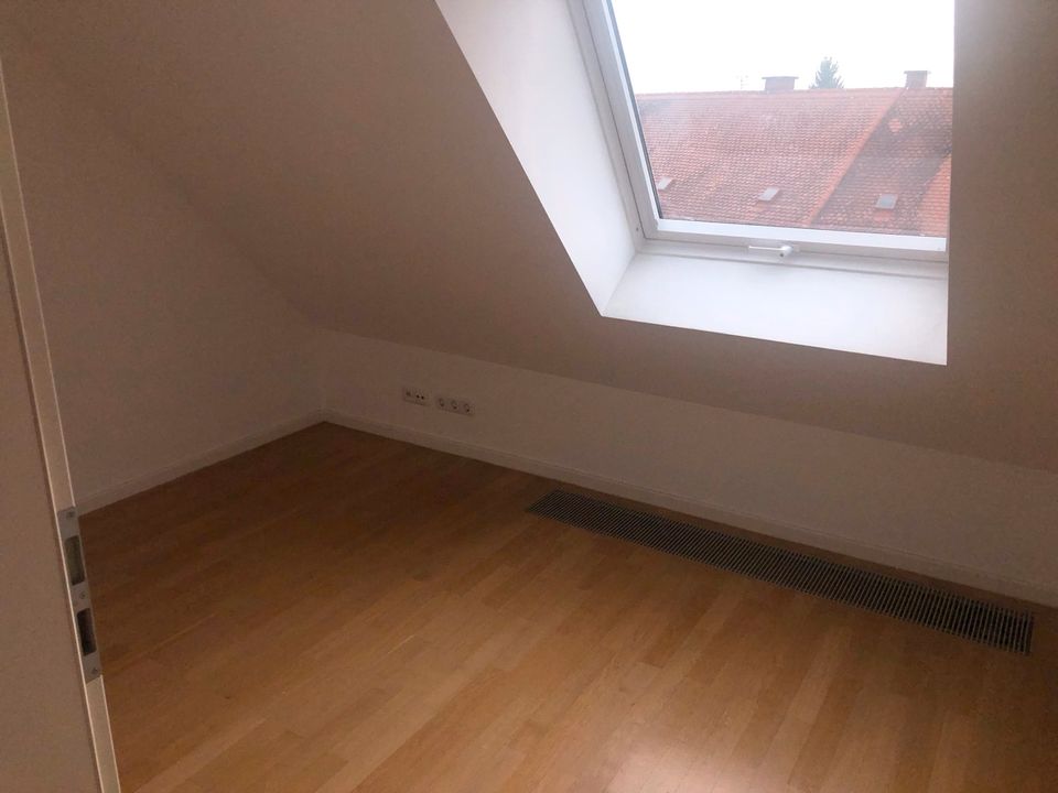 *PROVISIONSFREI* traumhafte 3 Zimmer Dachgeschosswohnung in München