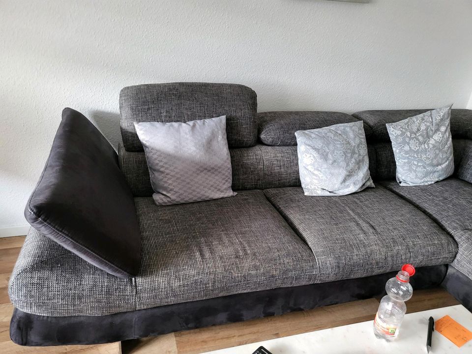 Wohnzimmercouch schwarz/grau/weiß in Braunschweig