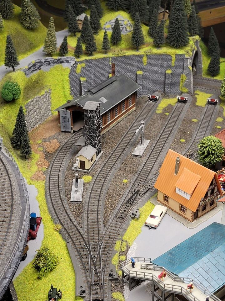 Märklin H0 Anlage, C-Gleis sehr individuell! Funktionsfähig! in Wutöschingen