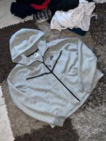 Nike Tech Fleece Damen hoodie Gr.M grau/schwarz wie neu unisex Köln - Vingst Vorschau