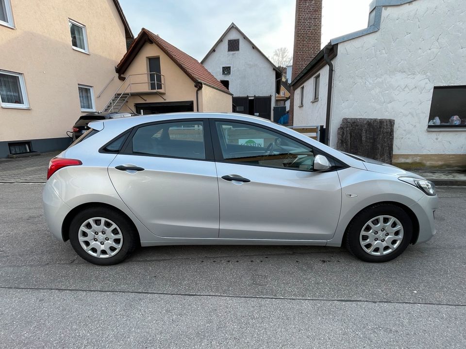 Hyundai i30 1,4 Diesel Klima Einparkhilfe in Burgau