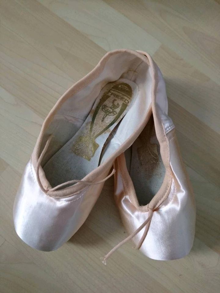 Freed of London Profi Ballett Spitzenschuhe rosa Gr. 4½, 37,5 nei in  Stuttgart - Stuttgart-West | eBay Kleinanzeigen ist jetzt Kleinanzeigen