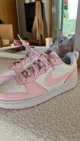 Nike Schuhe rosa weiß sneakers Größe 38,5 Berlin - Treptow Vorschau
