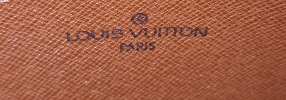 Louis Vuitton Jeune Fille MM Umhängetasche Messenger Epi Leder in Nordenham