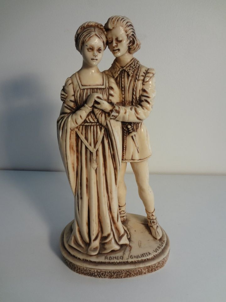 Antike Figur „Romeo und Julia“ mineral Kunstguß signie Faro Italy in Linden