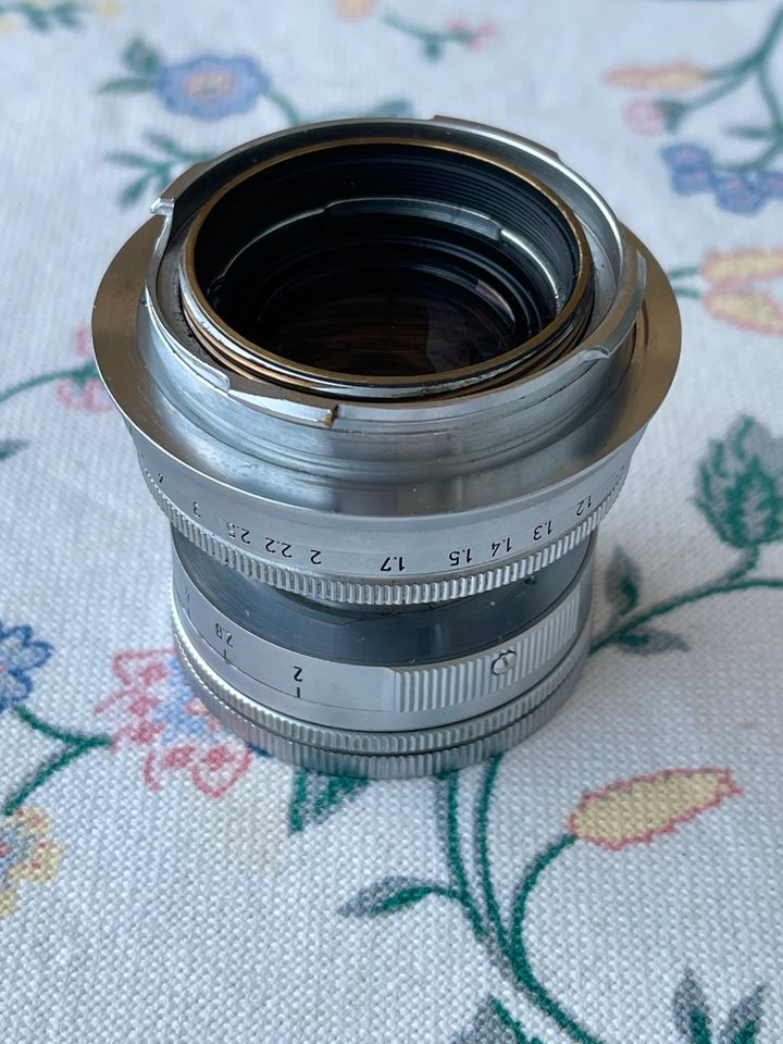 Leica Summicron M 1:2/50mm Glas sauber in München