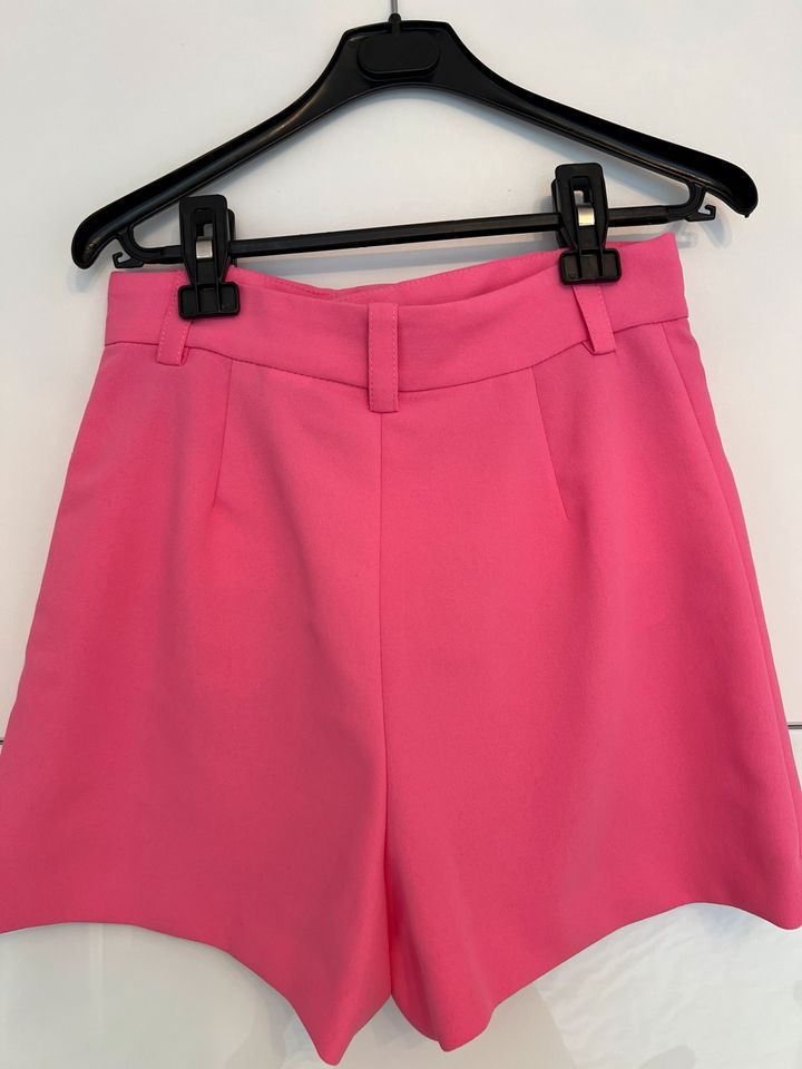 Zara Bermudashorts mit Hohem Bund und Zierfalten in München