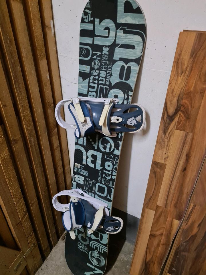 Snowboard mit Bindungen und Schuhe (gr 42) in Bremen