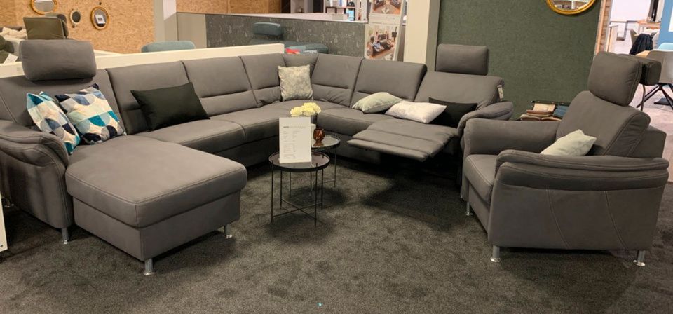 Garnitur/Wohnlandschaft/Couch/Sofa/U-Couch statt 4.440€ in Westoverledingen