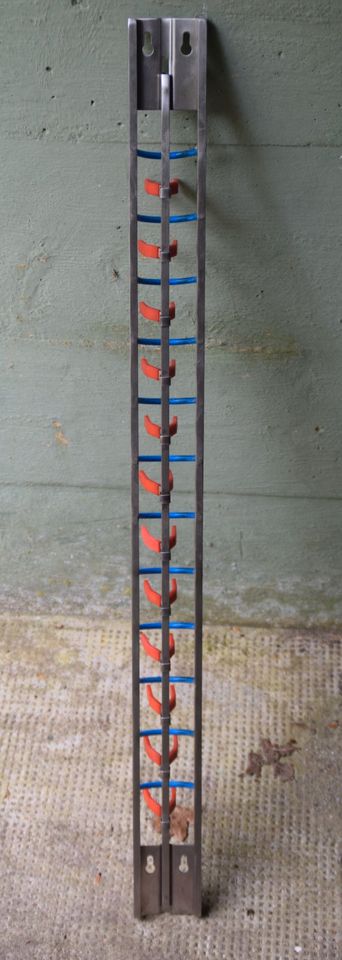 Tellerstapelsystem zur Wandmontage für 12 Teller, 7 x 91,5 cm in Kropp