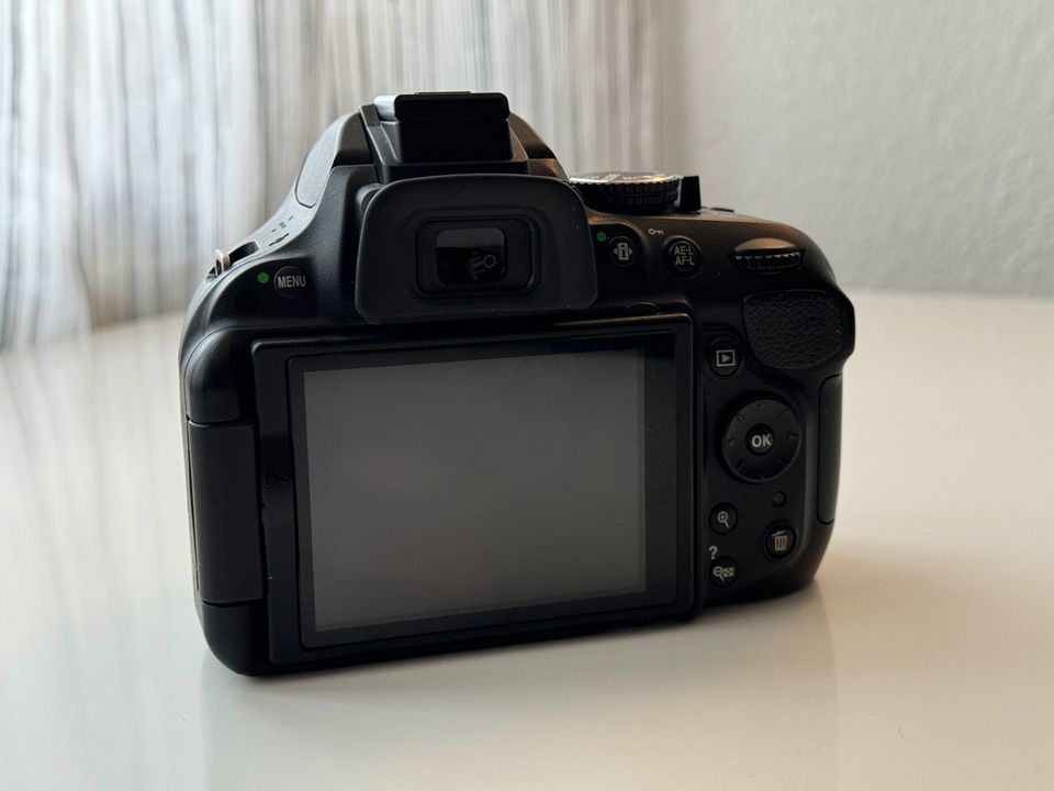 Nikon D5200 + 18-55mm, 35mm und Zubehör in Mönchengladbach