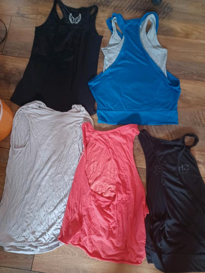 5x Tops Gr.S und M, Sport, Gym, von Amisu+Blinddate in Rottenburg a.d.Laaber