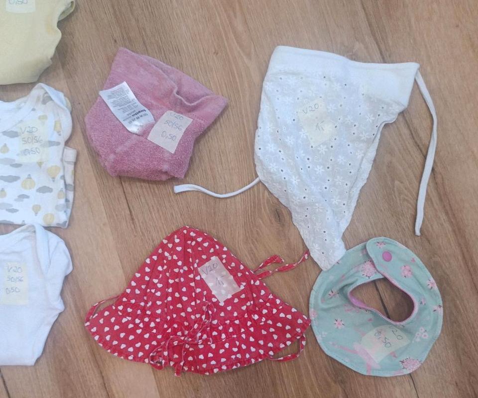 Klamotten Mädchen gebraucht, Größe 50/56, Bodys, Shirt, etc. in Friedeburg