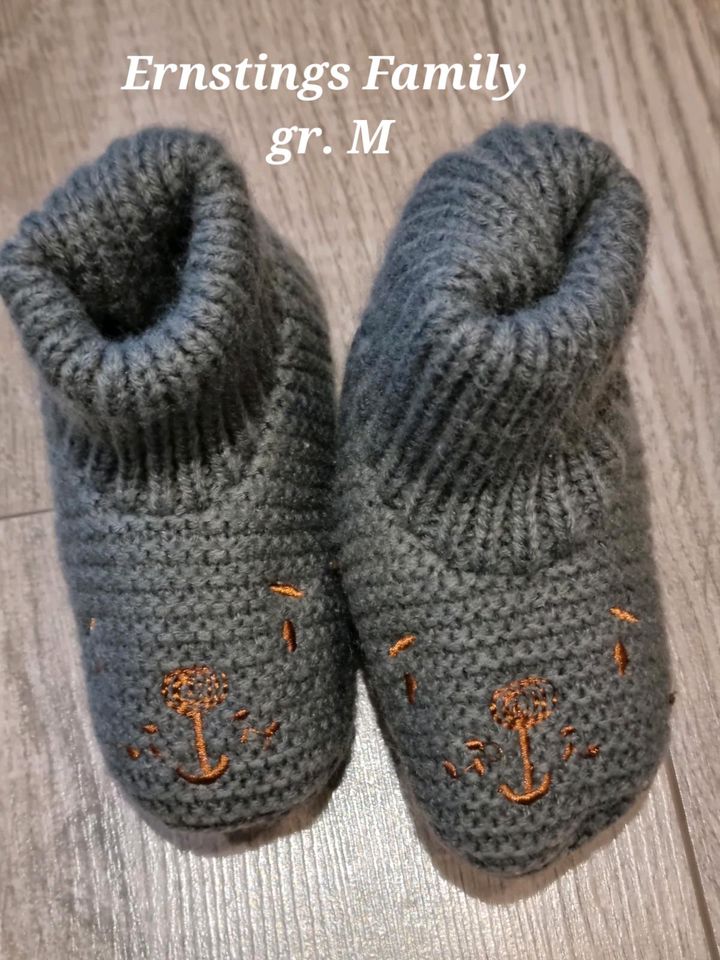 Babys Strickschuhe in Sundern (Sauerland)