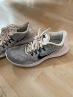 Nike Damen Turnschuhe Laufschuhe Hessen - Linsengericht Vorschau