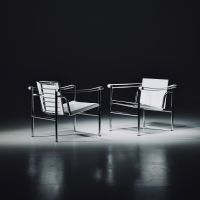 2x Cassina LC1 Sessel | Le Corbusier | Weißes Leder | Zeitloser Designklassiker | Pierre Jeanneret | Charlotte Perriand | Fauteuil á Dossier Basculant Düsseldorf - Pempelfort Vorschau