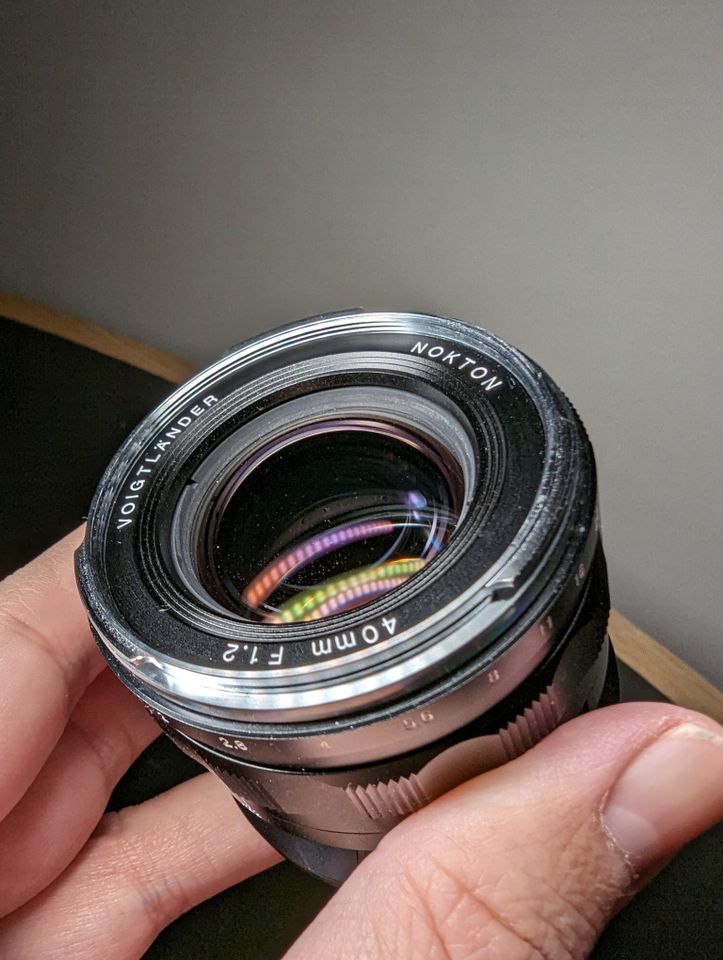 TOP Voigtländer Nokton 40mm/1.2 VM Leica M mit Gegenlichtblende in Berlin