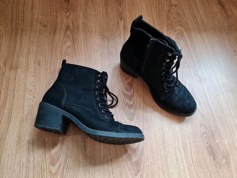 STIEFELETTEN ❤️ 38/39 HALBSTIEFEL WILDLEDER ABSATZ STIEFEL in Düsseldorf