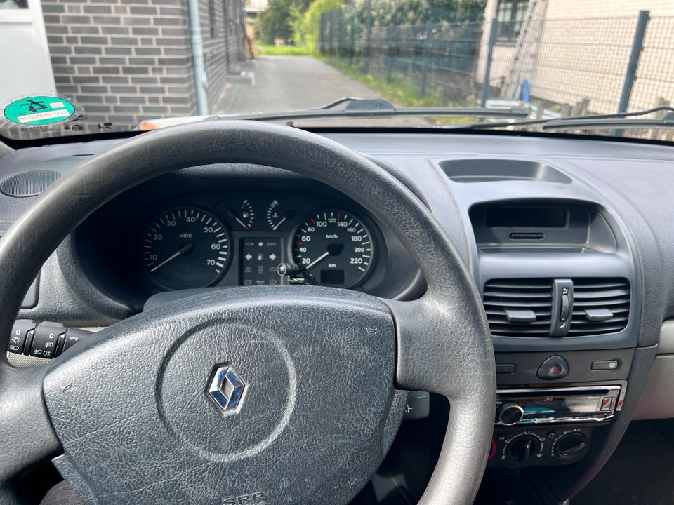 Renault Clio 1.2 - Herzensauto in Hamburg