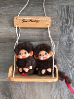 Monchichi Twin Monkeys auf Schaukel Dekoration Niedersachsen - Nordhorn Vorschau