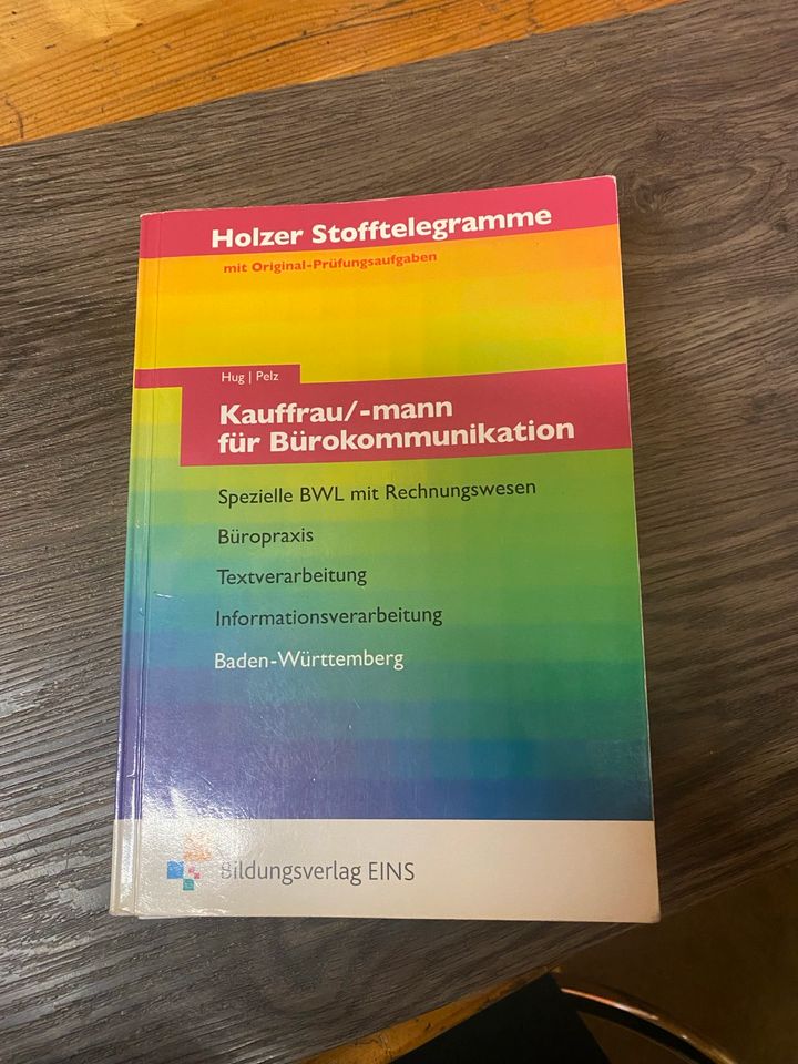 Buch Kauffrau/-mann für Bürokommunikation in Fürth