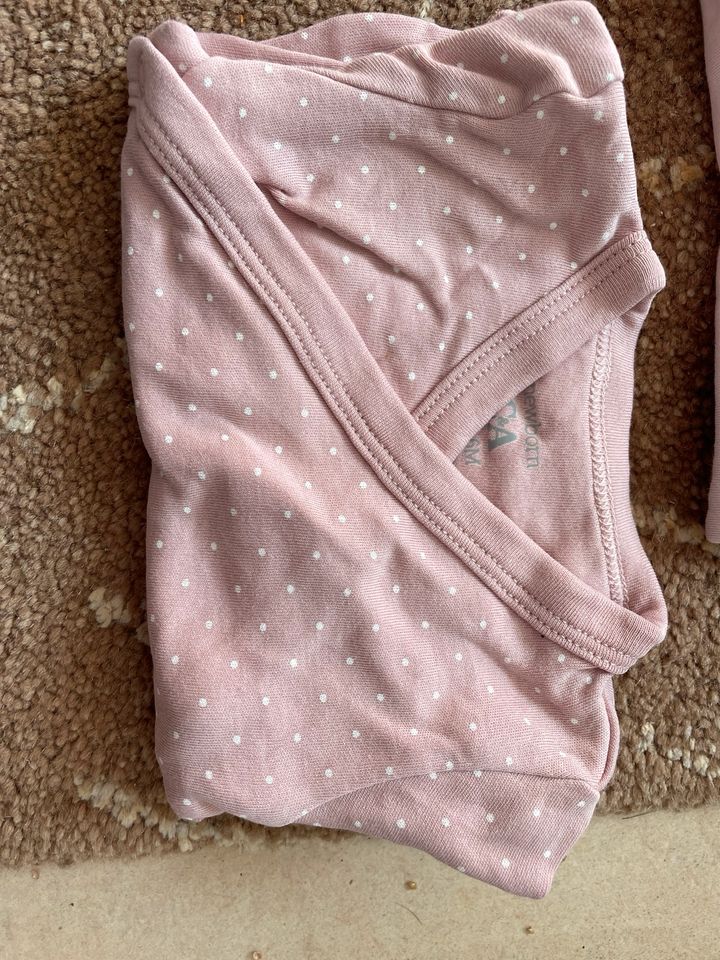 Mädchen Baby Kleidung Paket, 0 bis 3 Monate alt. in Bohmstedt