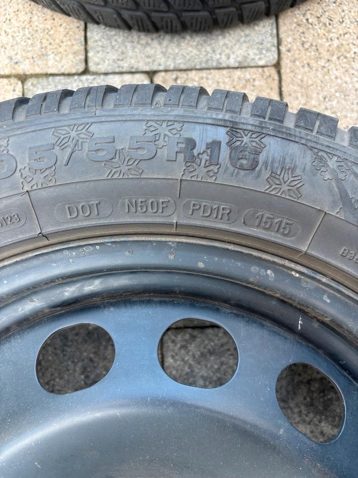 Original VW Stahlfelgen 6Jx16 ET48 mit Winterreifen DOT 15 in Dormagen