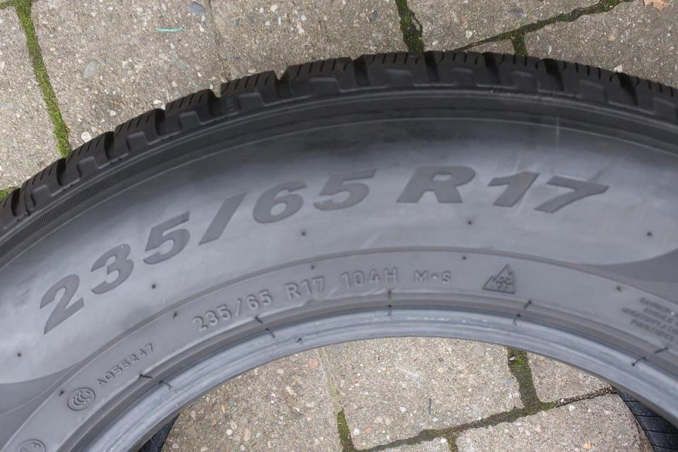 2x Winterreifen Reifen Pirelli Scorpion Winter 235/65 R17 | 104H in Koblenz