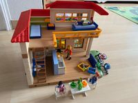 Playmobil Ferienhaus 4857 + Wildtierpflegestation 4826 Nordrhein-Westfalen - Kerpen Vorschau