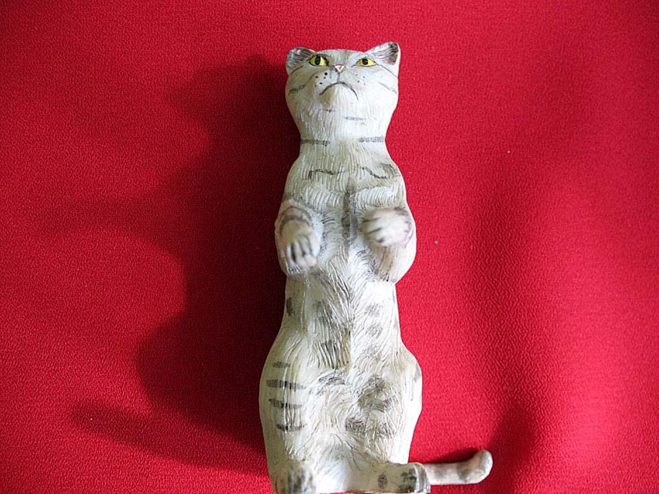 Katze - schönes Kätzchen - alte Figur - 7 x 5 x 4 cm in Berlin