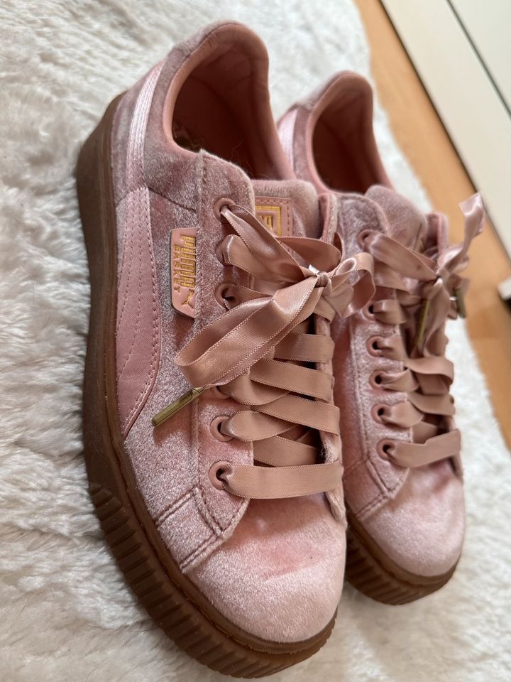 Puma Basket Rosa Samt Schuhe in Drei Gleichen