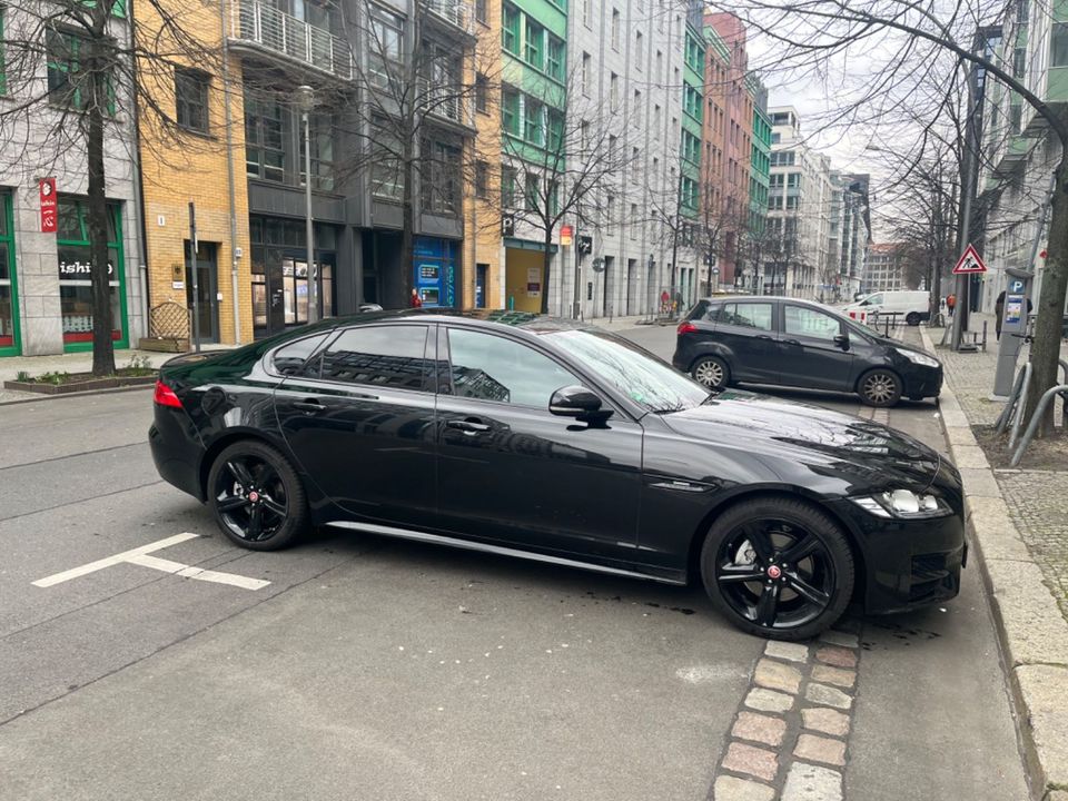 Jaguar XF 20d 180PS Chequered Flag Automatik Cheque... in Berlin