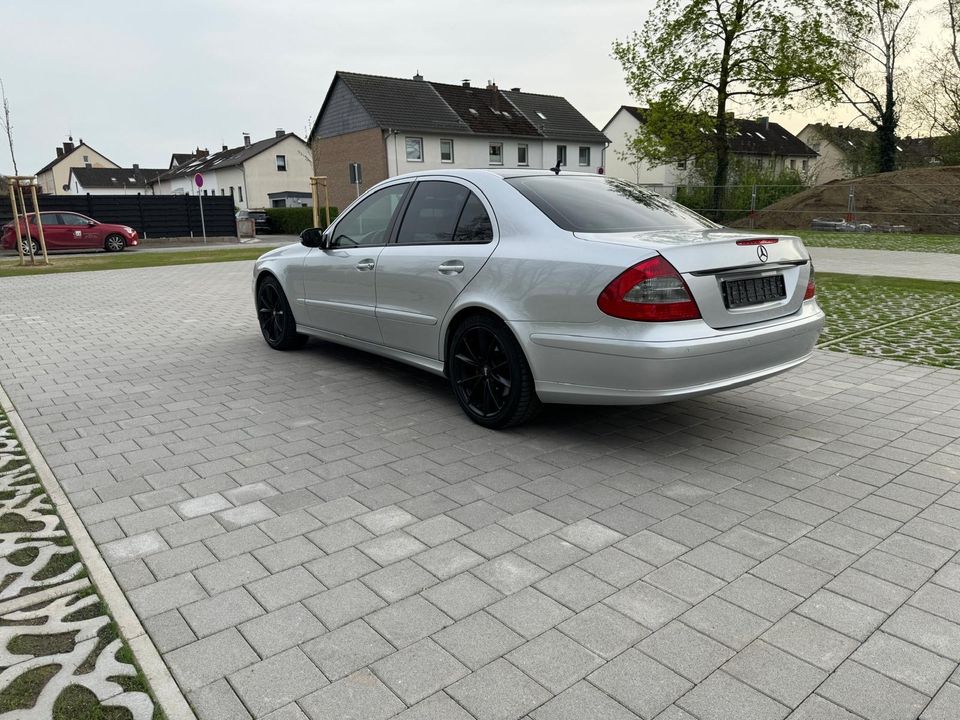 Mercedes E280 in Stadtoldendorf