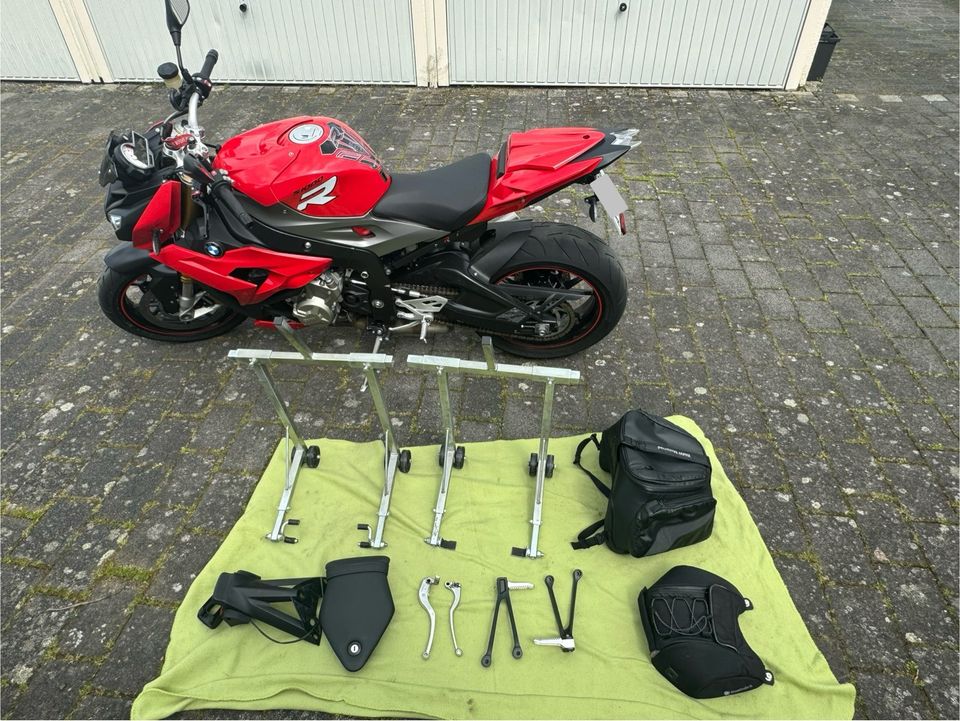 BMW s1000r mit viel Zubehör + Tom Tom Navi in Römerberg