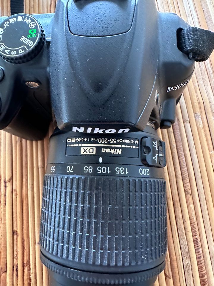 Nikon D3000 incl. 55-200mm Objektiv, Ladegerät und Ersatz Akku in Aachen