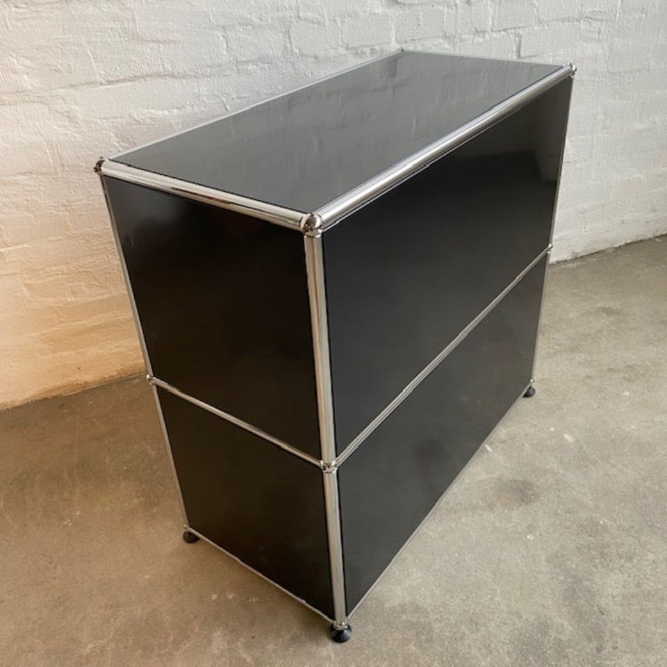 USM Haller Sideboard - Schwarz - Zwei Fächer - Klapptüren in Augsburg