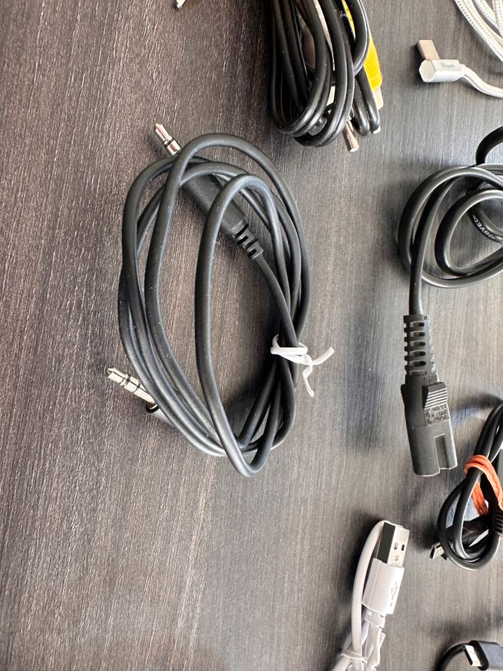 Kabelsammlung von USB, USB C, HDMI, AUX, Klinker, ... in Chemnitz