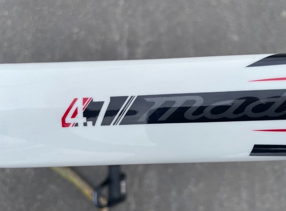 Trek Madone 4.7 H2 Rennrad, komplett Ultegra, R-Größe 56, Carbon in Oberkrämer