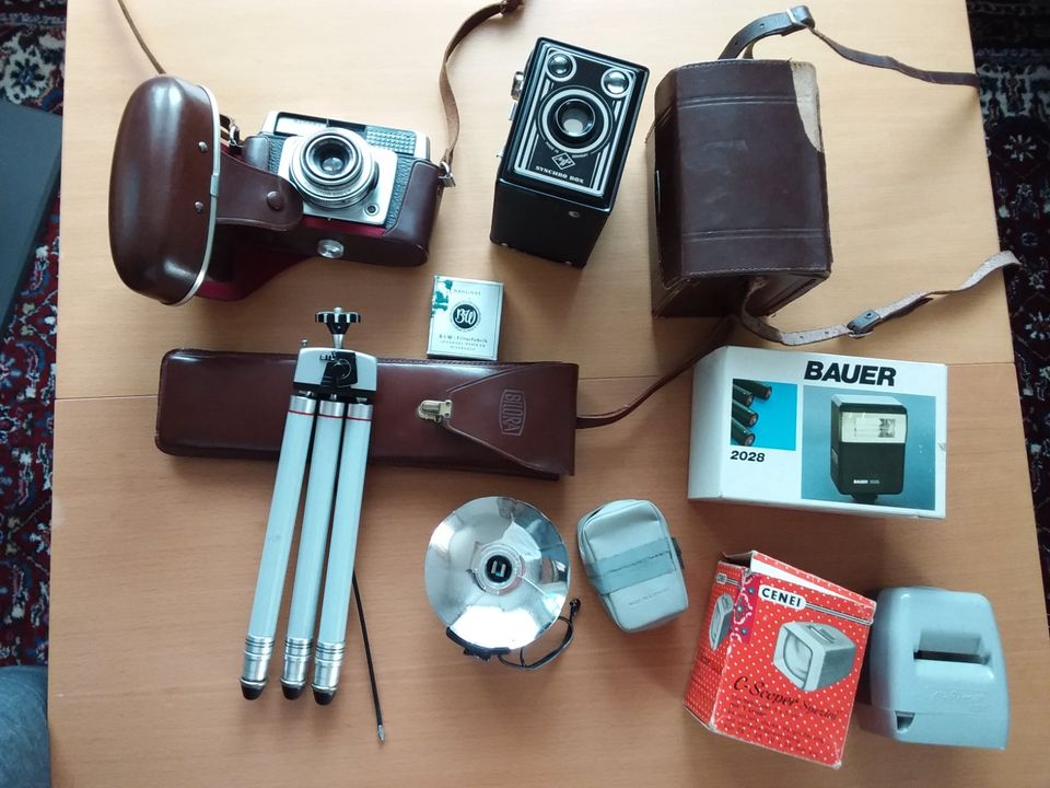 Div. Foto-Ausrüstungen. Agfa Synchro Box, Dacora Super Dignette.. in Neuler